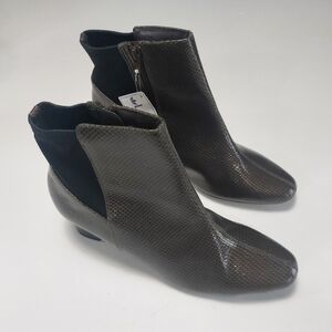 LOTUS Women's Ankle Boots Size 11M NWT.